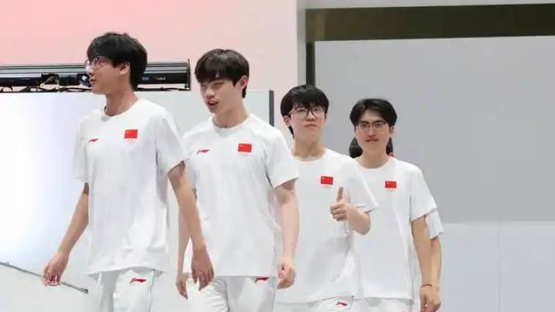 足彩比分直播 · 新浪爰彩天天盈球 越位规则到底怎么判
